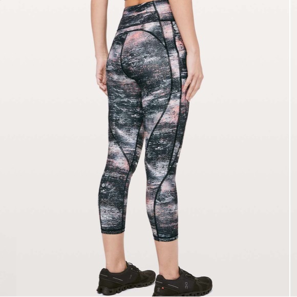 🍁50% Off Sale 🍁 Lululemon Time To Sweat Crop *23" - Picture 1 of 12